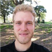 Giovane artista poliedrico, specializzato in disegno a matita e carboncino offre lezioni private di disegno realistico per principianti e non